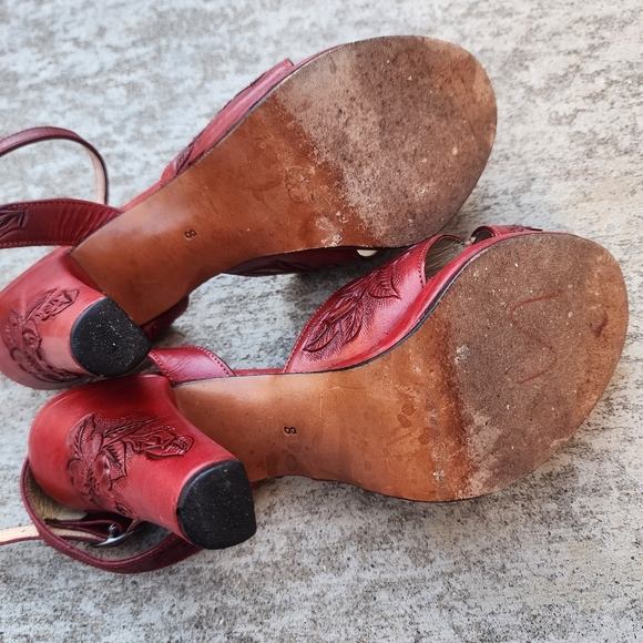 Vintage RE-MIX Red Leather Floral Tooled Rockabilly Sexy Retro Heels, Sz 8 - Picture 10 of 10
